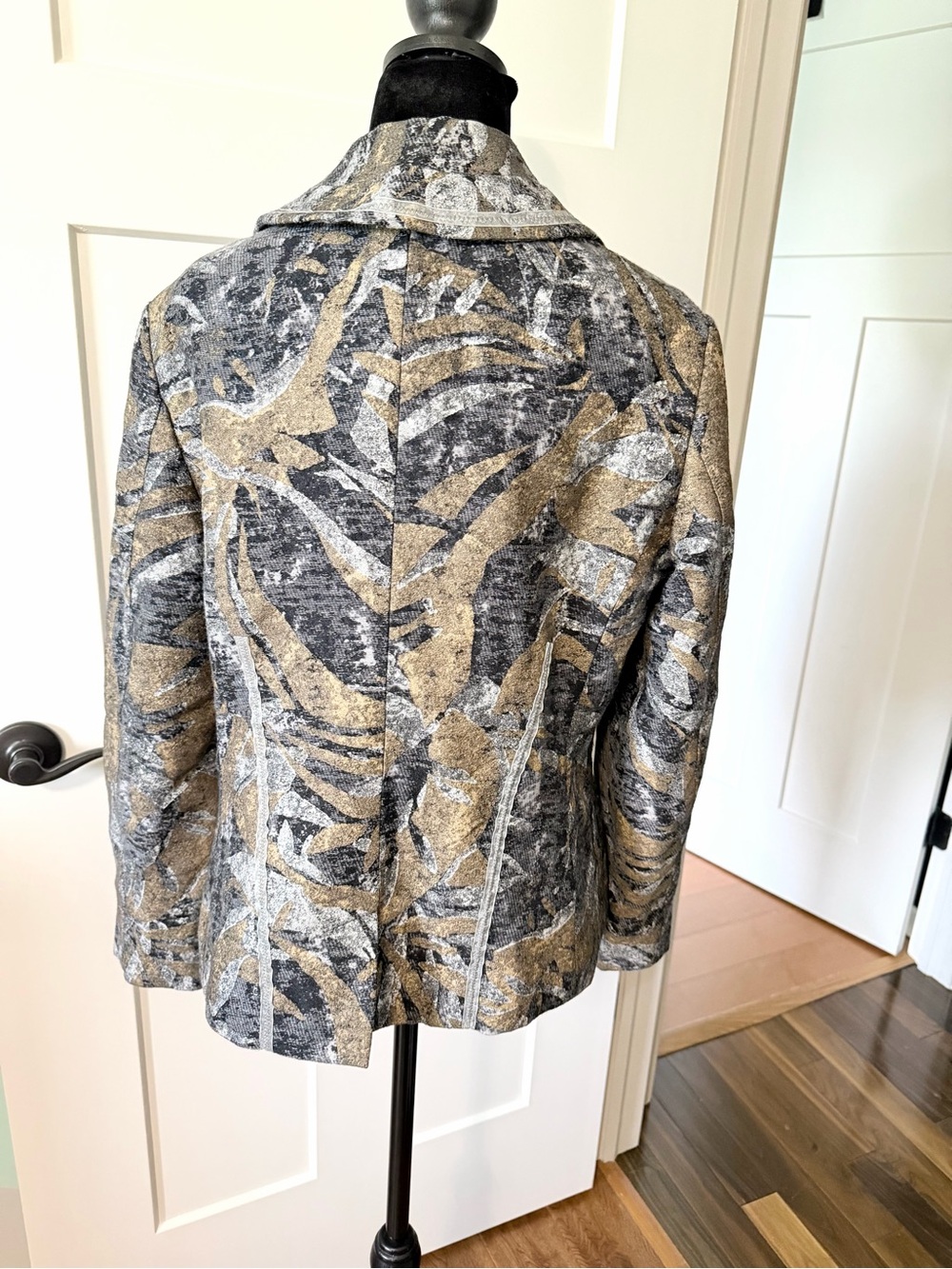 Chico's Embroidered Jacket Tapestry Rosette Print Open Front Blazer Sz 1 Artsy - Picture 6 of 9